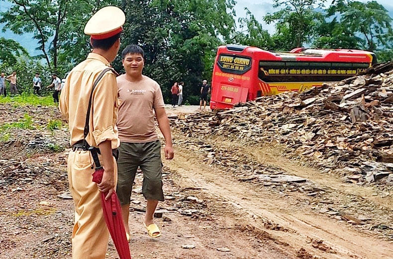 (TIN T/h - ĐÃ BT) Quốc lộ 6 và nhiều tuyến đường tỉnh Hòa Bình, Điện Biên bị sạt lở 3