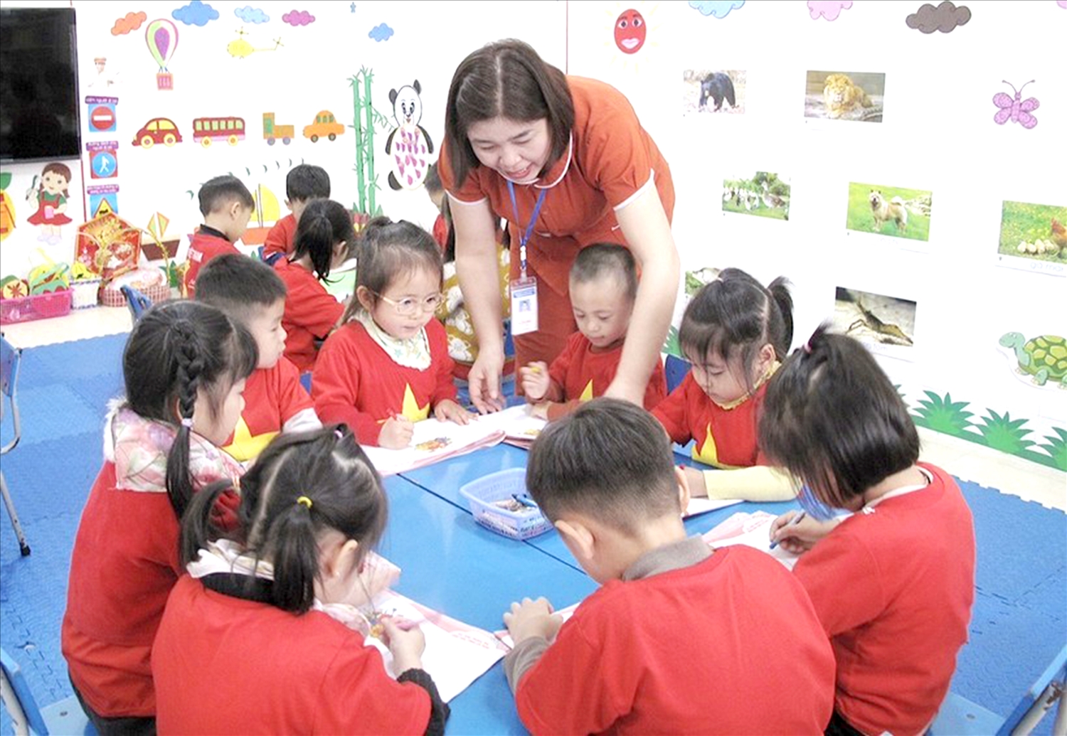 Tỉnh Thái Nguyên đã tập trung tăng cường đầu tư cơ sở vật chất và triển khai chương trình giáo dục mầm non phù hợp với vùng khó khăn, vùng DTTS