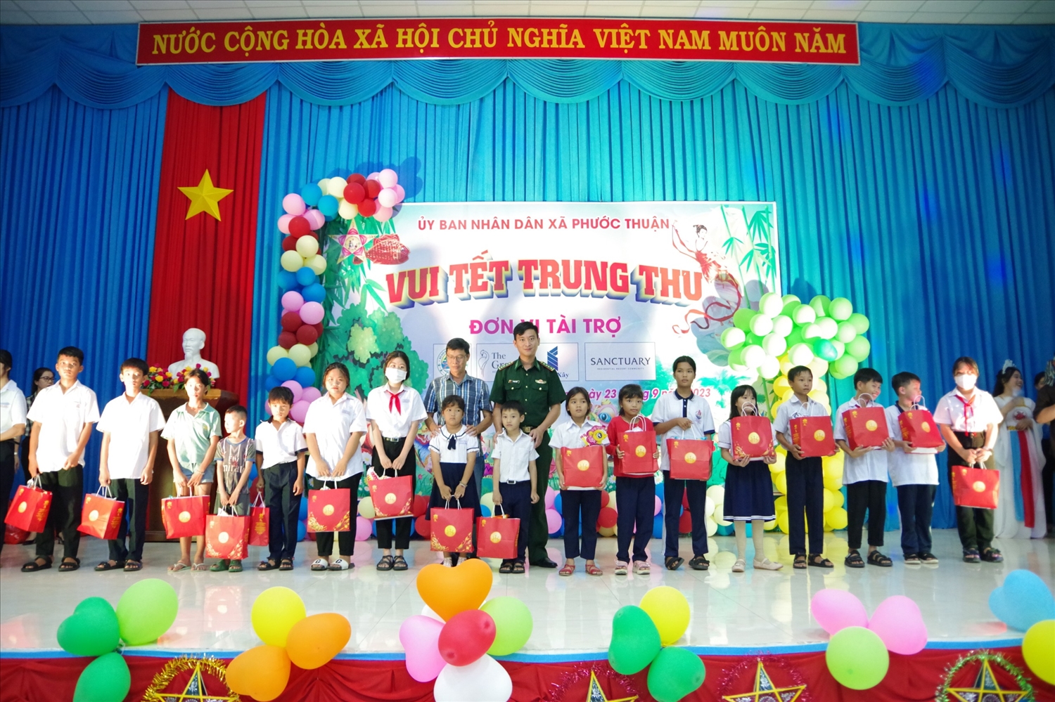 Trao tặng quà Trung thu cho các em thiếu nhi trên địa bàn xã Phước Thuận, huyện Xuyên Mộc, tỉnh Bà Rịa -Vũng Tàu