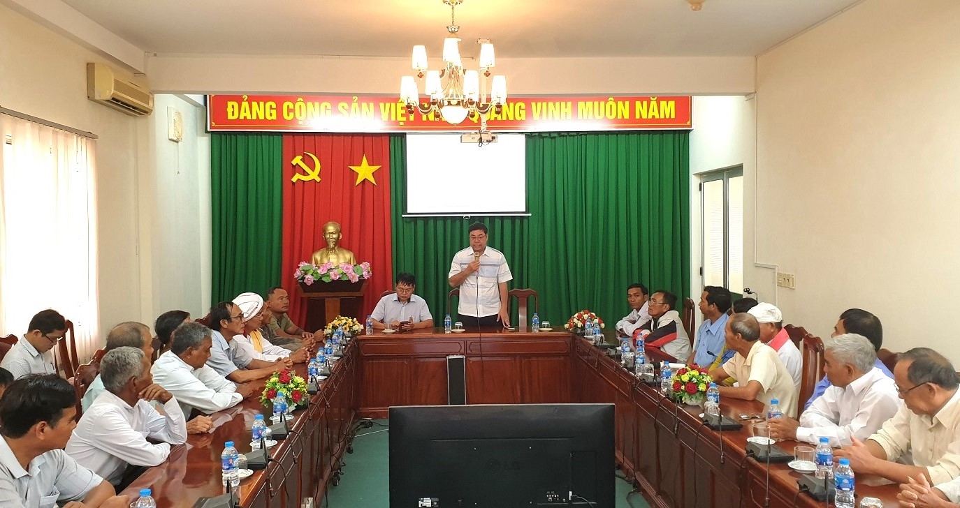 Ông Tào Việt Thắng – Phó Vụ trưởng Vụ Công tác dân tộc địa phương phát biểu tại buổi gặp mặt