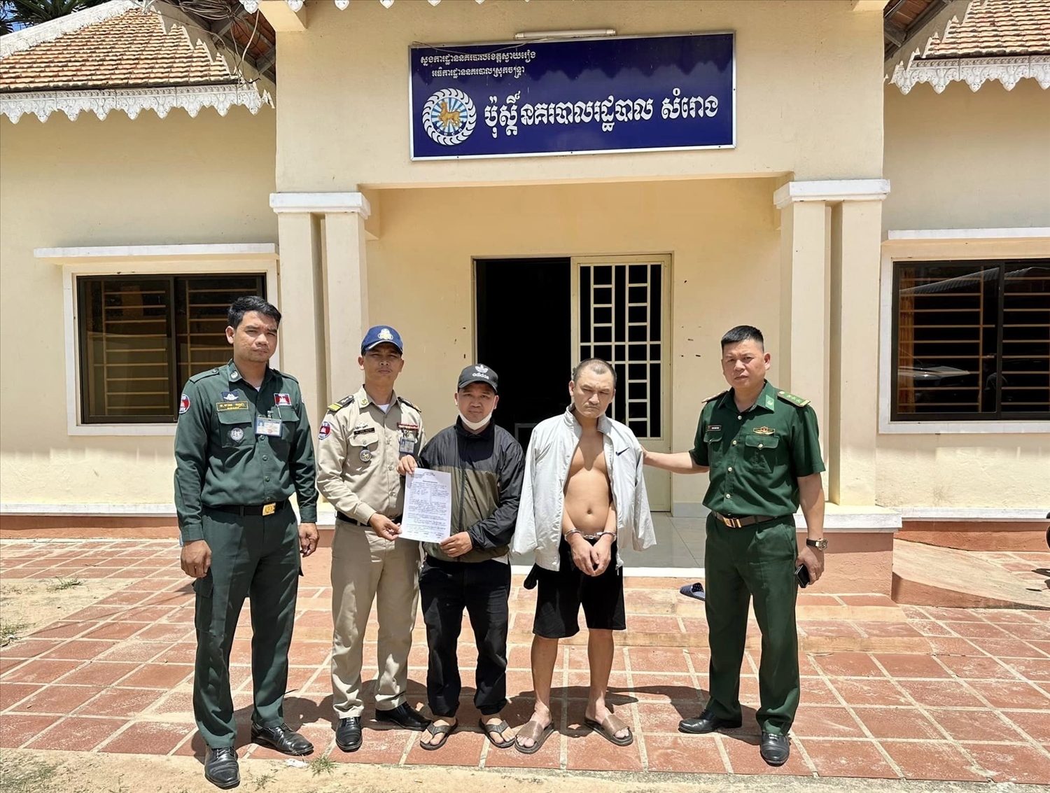 Đồn Biên phòng cửa khẩu Mỹ Quý Tây phối hợp Đồn Công an Hành chính Sôm Rông bắt giữ các đối tượng liên quan đến các vụ “Cố ý gây thương tích” lẩn trốn bên Campuchia