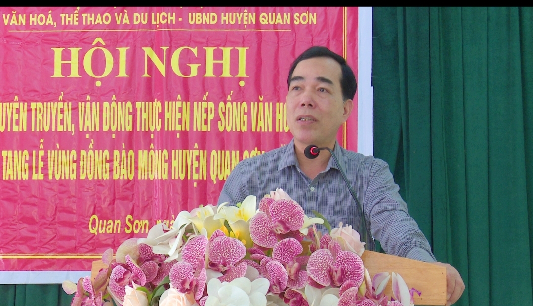 Ông Cầm Bá Tường, Phó trưởng Ban Dân tộc Thanh Hóa phát biều tại Hội nghị tuyên truyền nếp sống văn hóa trong tang lễ vùng đồng bào Mông ở Quan Sơn (Thanh Hóa).
