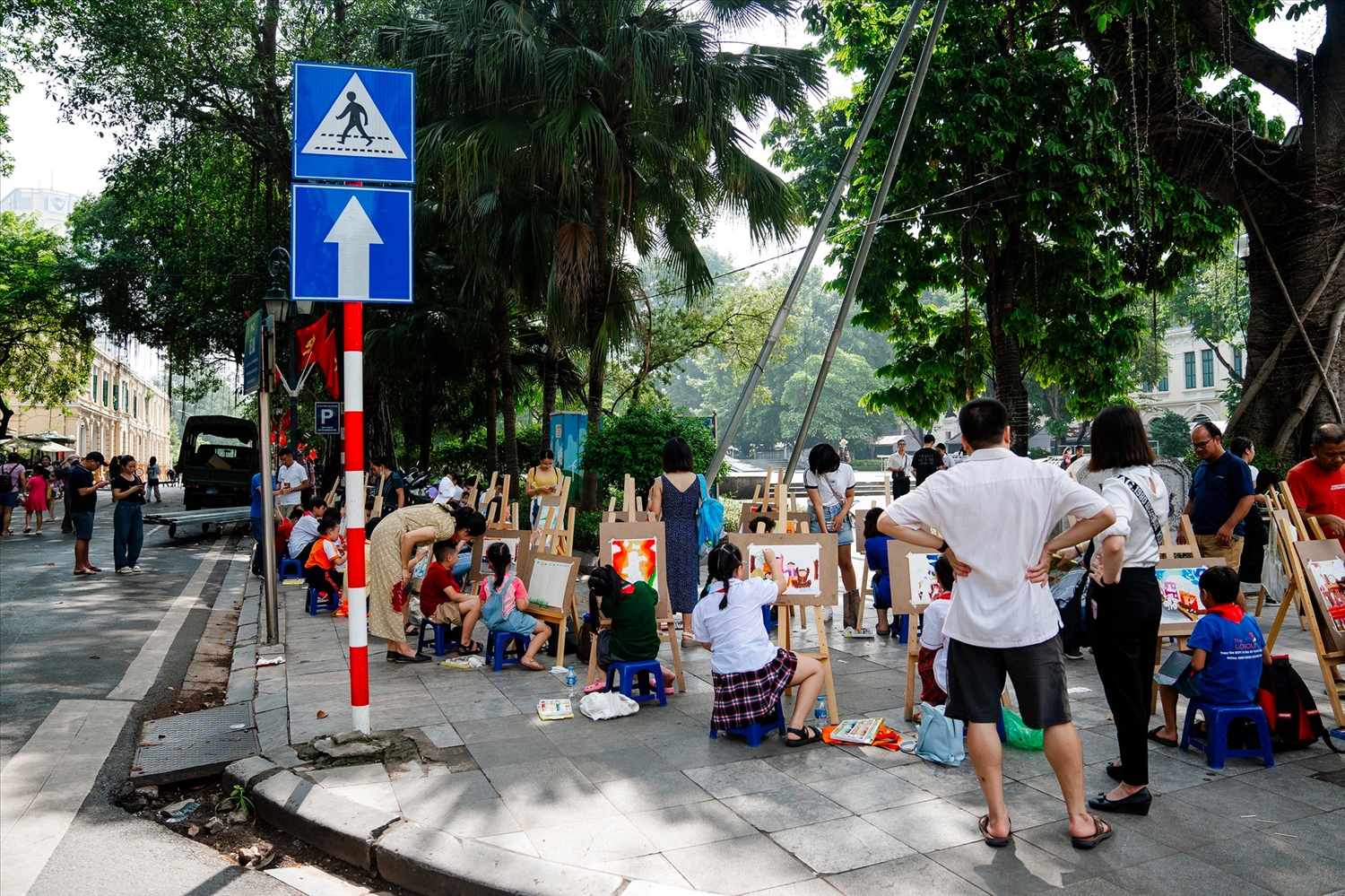 Festival Thu Hà Nội thu hút đông đảo du khách tham quan, trải nghiệm