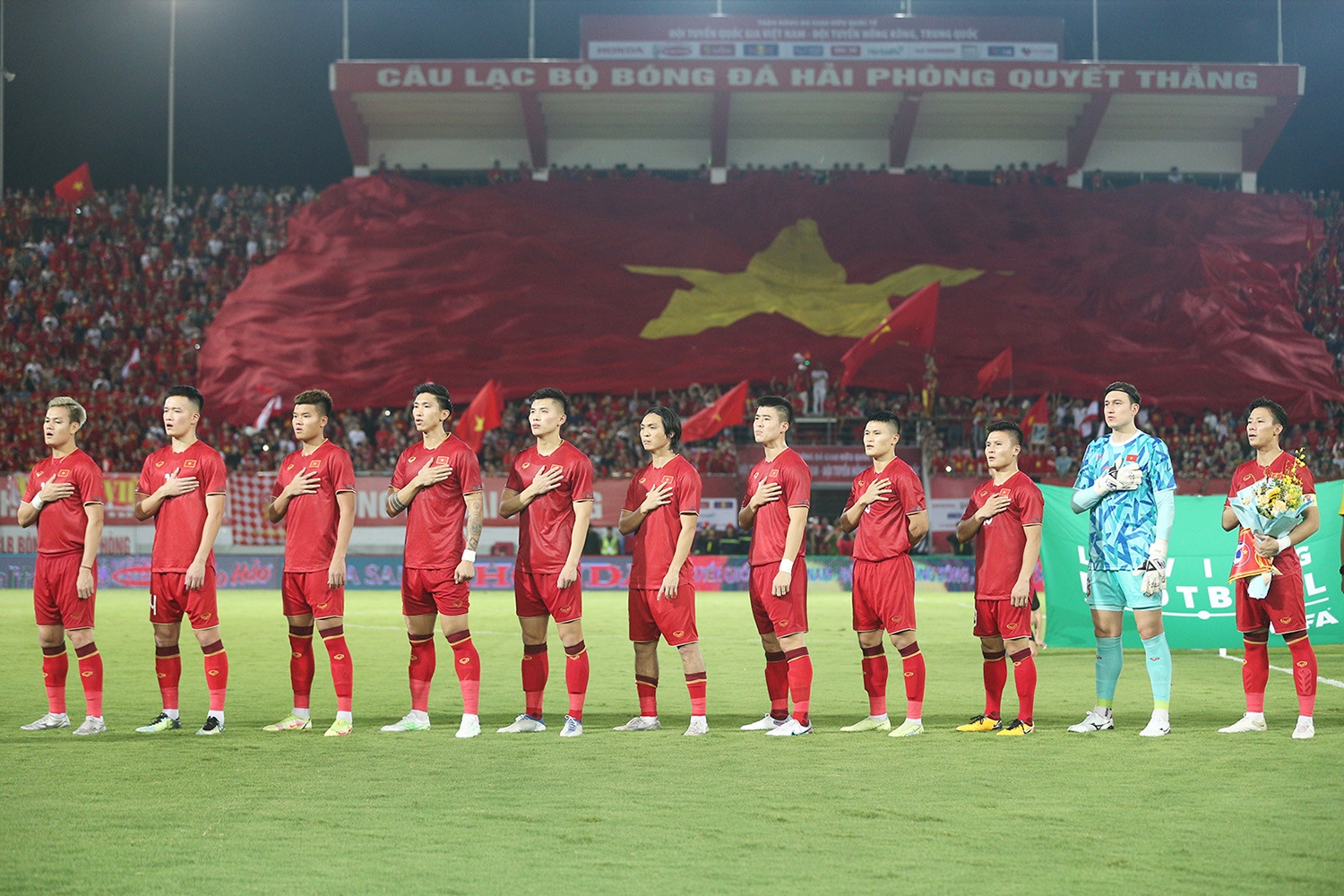 Người hâm mộ chờ đợi tuyển Việt Nam chơi khởi sắc hơn so với trận gặp Hong Kong