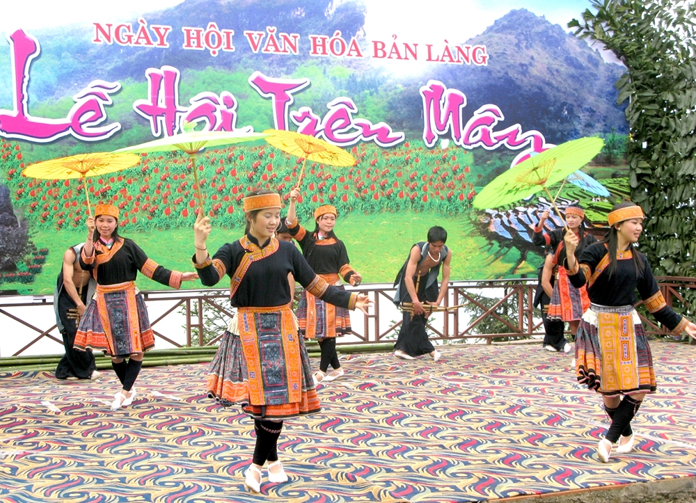 Nhiều lễ hội mang đậm bản sắc văn hóa dân tộc tại Lào Cai đang góp phần quan trọng tạo đà phát triển du lịch vùng đồng bào DTTS (Ảnh: TL)