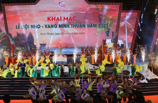 Với chủ đề "Ninh Thuận - Miền đất hội tụ những giá trị khác biệt", Lễ hội Nho - Vang Ninh Thuận 2023 có 12 chuỗi hoạt động văn hóa, thể thao, du lịch đặc sắc, mang thế mạnh đặc trưng, khác biệt của tỉnh - Ảnh: VGP