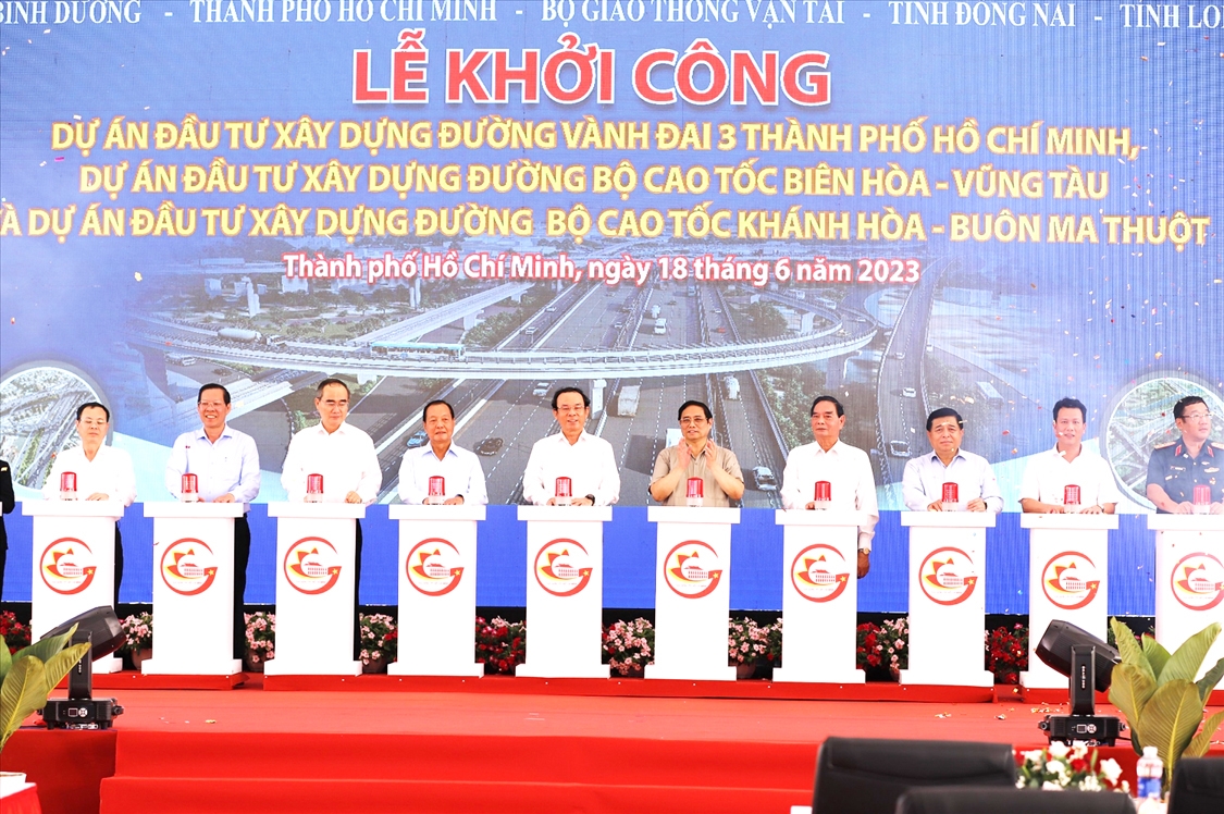 Thủ tướng Phạm Minh Chính phát lệnh khởi công Dự án đầu tư xây dựng đường Vành đai 3 TP. Hồ Chí Minh, Cao tốc Biên Hòa - Vũng Tàu, Khánh Hòa - Buôn Ma Thuột