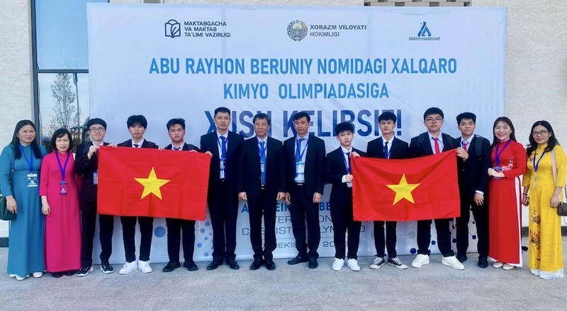 8/8 học sinh Việt Nam đều giành Huy chương tại kỳ thi Olympic Hóa học Quốc tế Abu Reikhan Beruniy lần thứ nhất.