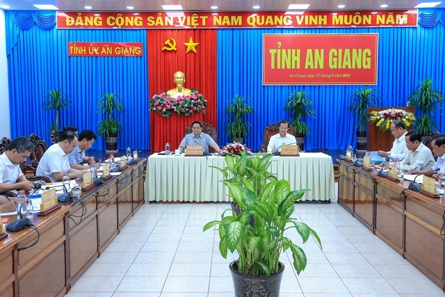 Thủ tướng Phạm Minh Chính làm việc với Ban Thường vụ Tỉnh ủy An Giang chiều 17/6 - Ảnh: VGP/Nhật Bắc