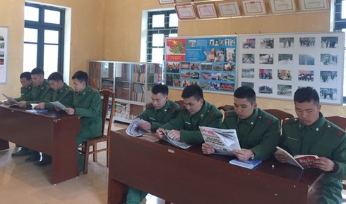 Đọc sách, báo góp phần nâng cao kiến thức cho cán bộ, chiến sĩ Đồn Biên phòng Phó Bảng (huyện Đồng Văn)