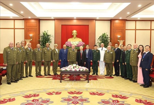 Tổng Bí thư Nguyễn Phú Trọng chụp ảnh lưu niệm cùng các đại biểu - Ảnh: TTXVN