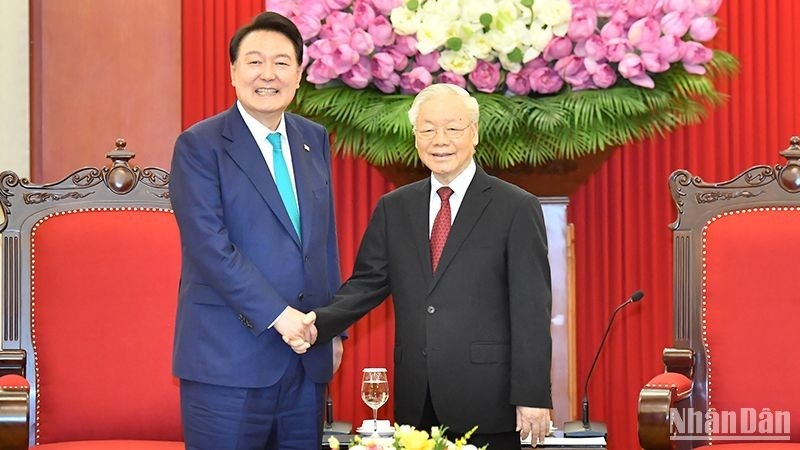 Tổng Bí thư Nguyễn Phú Trọng tiếp Tổng thống Đại Hàn Dân Quốc Yoon Suk Yeol. (Ảnh: ĐĂNG KHOA)