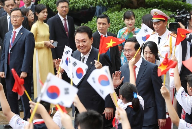 Sáng 23/6, lễ đón Tổng thống Hàn Quốc Yoon Suk Yeol và Phu nhân được tổ chức trọng thể tại Phủ Chủ tịch - Ảnh: VGP