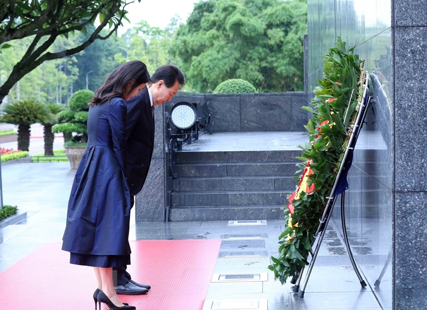 (Tin dẫn) Tổng thống Hàn Quốc Yoon Suk Yeol vào Lăng viếng Chủ tịch Hồ Chí Minh 1