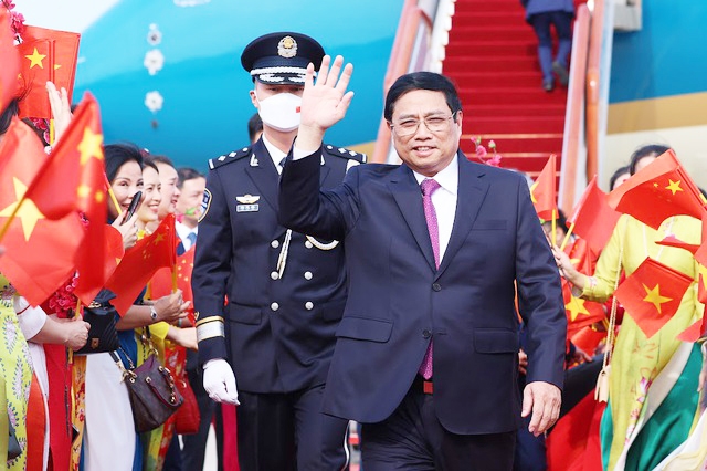 Lễ đón Thủ tướng Phạm Minh Chính và đoàn đại biểu Việt Nam tại sân bay quốc tế Bắc Kinh - Ảnh: VGP/Nhật Bắc