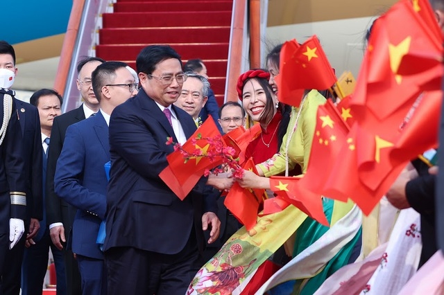Thủ tướng Phạm Minh Chính tới Bắc Kinh, bắt đầu thăm chính thức Trung Quốc và dự Diễn đàn Kinh tế thế giới 7