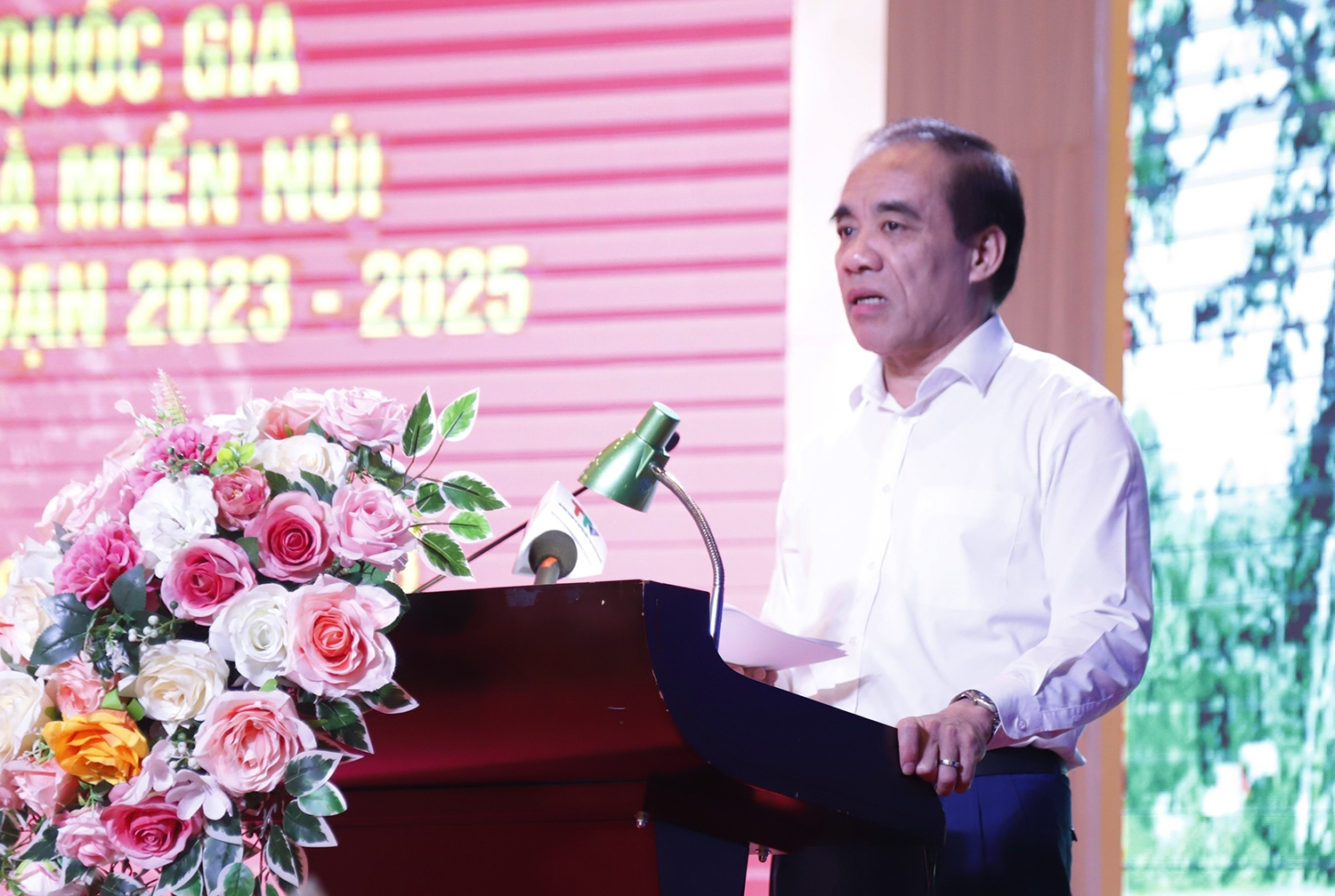 Bí thư Tỉnh ủy Tuyên Quang Chẩu Văn Lâm phát biểu chào mừng Hội nghị