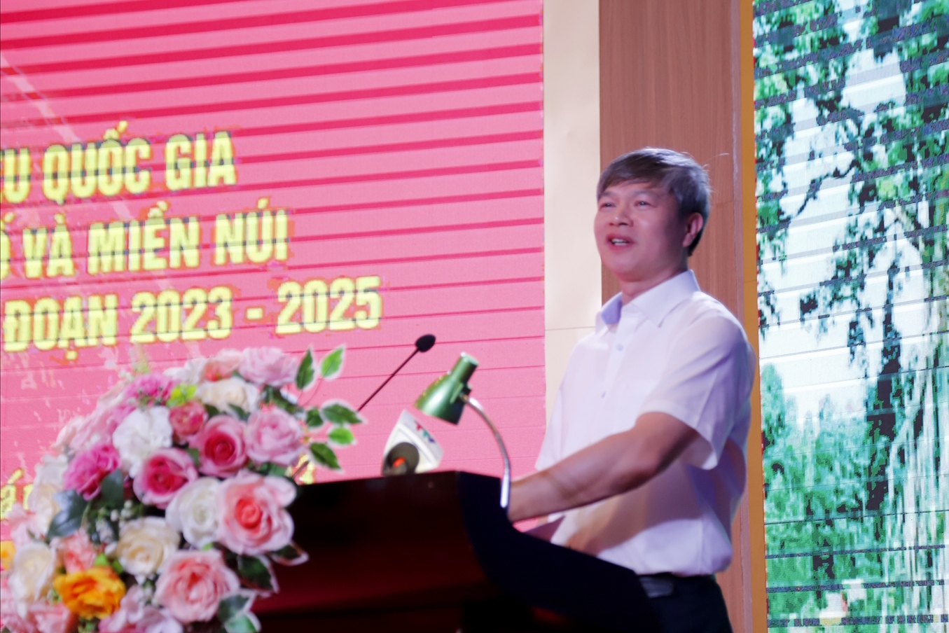 Ông Đầu Thanh Tùng - Phó Chủ tịch UBND tỉnh Thanh Hóa phát biểu tại Hội nghị