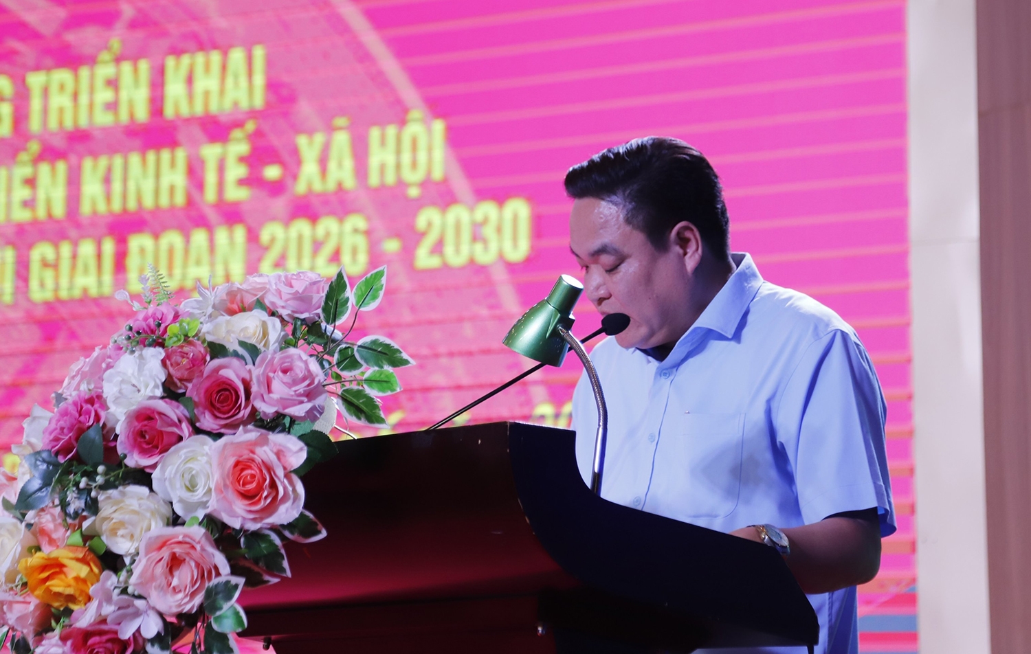 Ông Hoàng Văn Tuyên - Vụ trưởng Vụ Chính sách, Ủy ban Dân tộc phát biểu tại Hội thảo