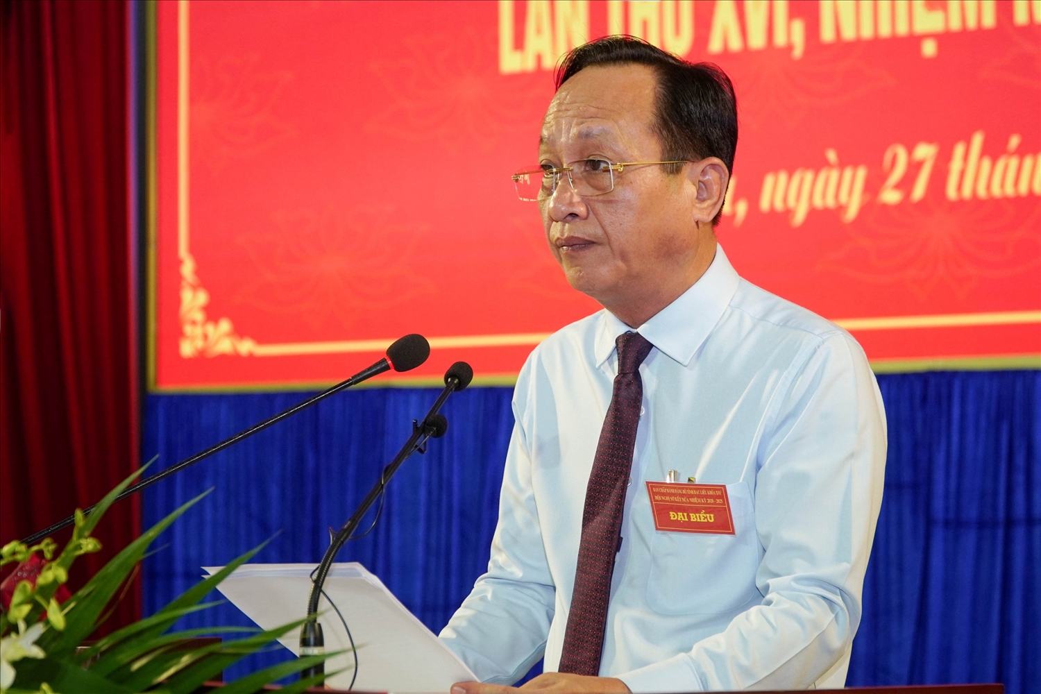 Ông Phạm Văn Thiều, Chủ tịch UBND tỉnh Bạc Liêu thông tin đến đại biểu những kết quả đạt được trong nửa nhiệm kỳ qua