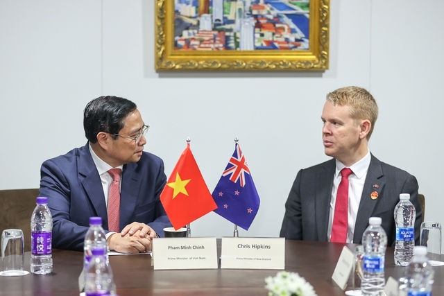 Thủ tướng New Zealand Chris Hipkins chúc mừng thành tựu của Việt Nam trong phục hồi phát triển kinh tế-xã hội - Ảnh: VGP/Nhật Bắc