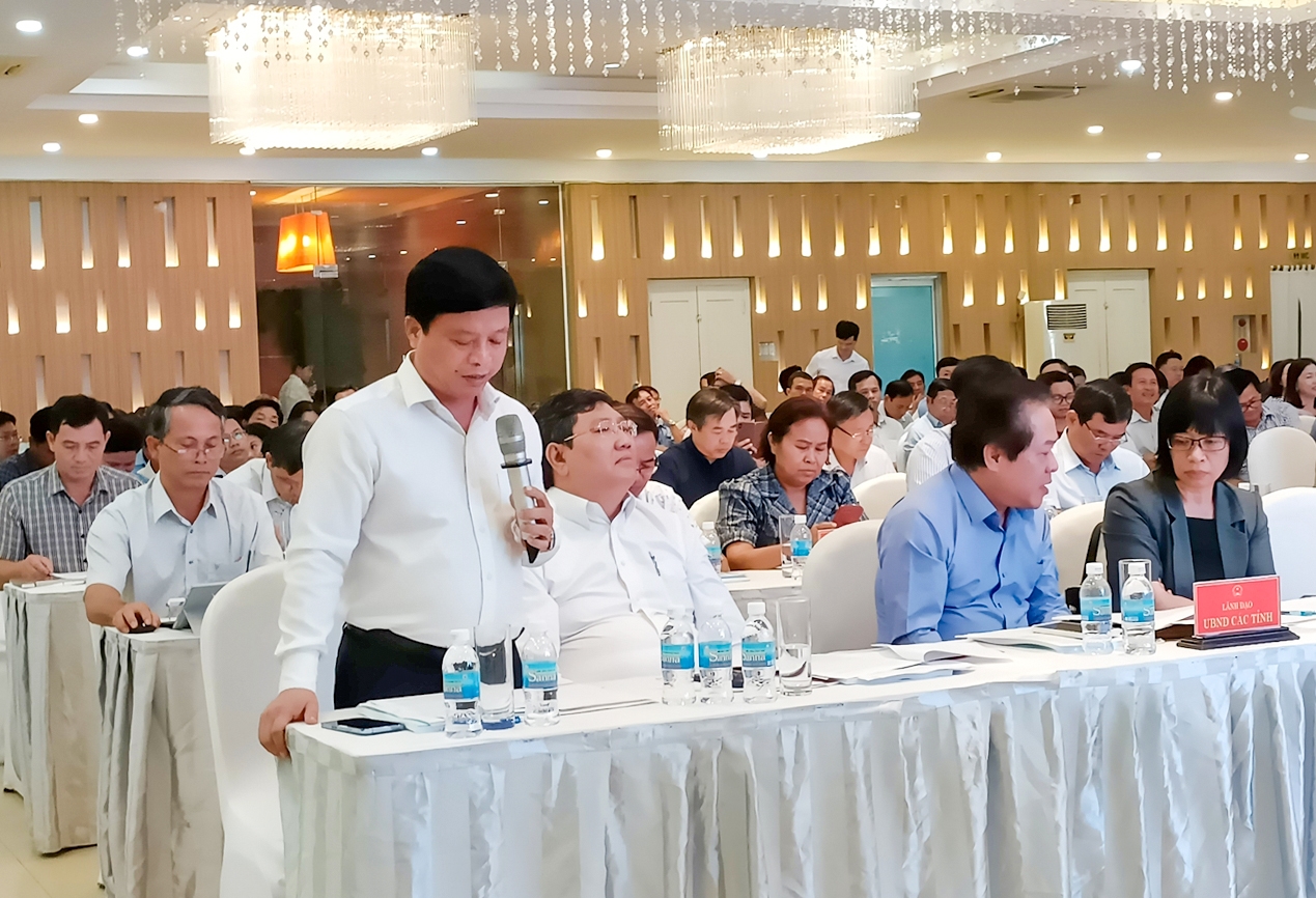 Ông Nguyễn Tuấn Thanh, Phó chủ tịch Thường trực UBND tỉnh Bình Định phát biểu ý kiến tại hội nghị