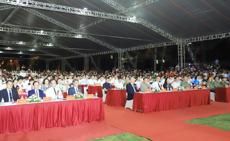Các đại biểu dự Lễ kỷ niệm 10 năm thành lập huyện Vân Hồ