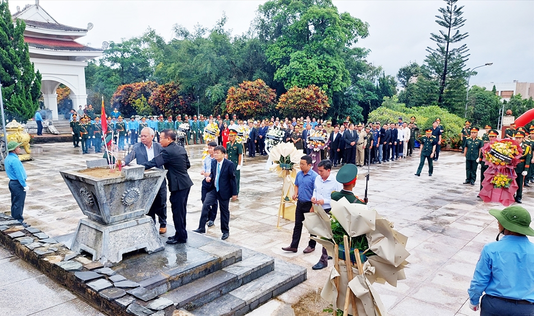 Lễ viếng, truy điệu, an táng hài cốt Liệt sĩ quân tình nguyện, chuyên gia Việt Nam hy sinh trong các thời kỳ chiến tranh tại Lào và Campuchia