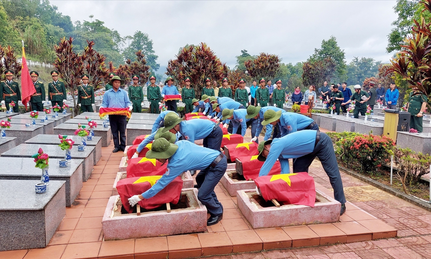 An táng hài cốt liệt sĩ quân tình nguyện, chuyên gia Việt Nam hy sinh trong các thời kỳ chiến tranh tại Lào và Campuchia