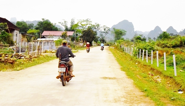 Nhờ sự đồng thuận của Nhân dân, đã có con đường Tung Cồng, ở bản Pha, xã Yên Khê, huyện Con Cuông như hôm nay