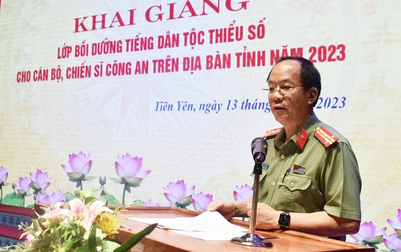 Đại tá Vũ Thanh Tùng, Phó Giám đốc Công an tỉnh Quảng Ninh phát biểu tại lễ khai giảng