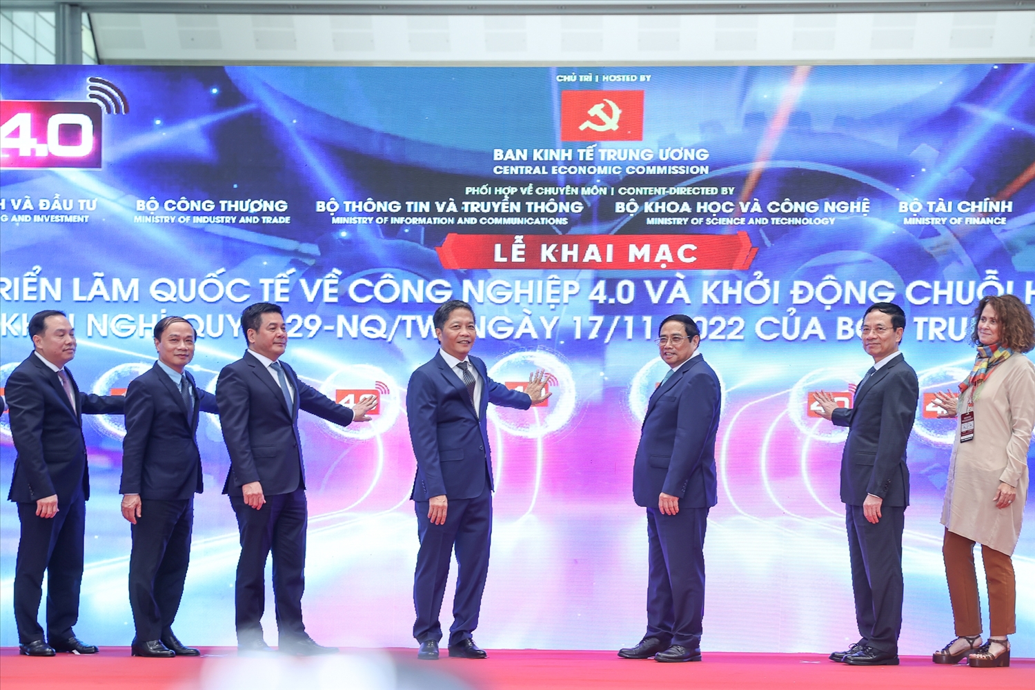 Chiều 14/6, tại Hà Nội, Ủy viên Bộ Chính trị, Thủ tướng Chính phủ Phạm Minh Chính đã tham dự, đồng chủ trì và có phát biểu chỉ đạo quan trọng tại Phiên toàn thể Diễn đàn cấp cao và Triển lãm Quốc tế về Công nghiệp 4.0 năm 2023.