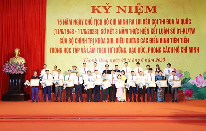 Lãnh đạo tỉnh Thanh Hóa trao Bằng khen cho các cá nhân điển hình tiên tiến trong học tập và làm theo tư tưởng, đạo đức, phong cách Hồ Chí Minh, giai đoạn 2021 - 2023