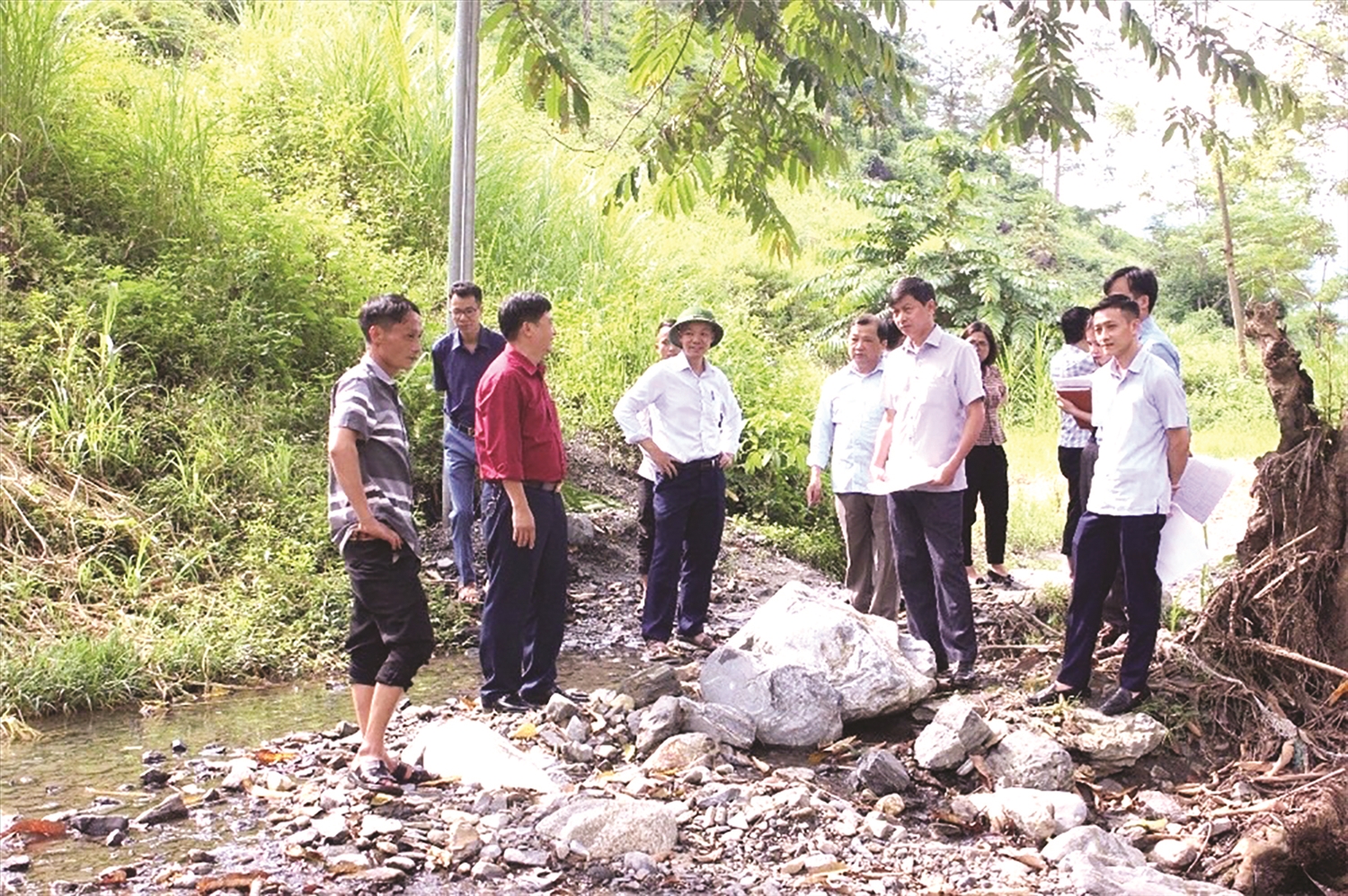  Ông Bế Văn Hùng, Trưởng Ban Dân tộc tỉnh Cao Bằng đi kiểm tra việc thực hiện Chương trình MTQG 1719 tại huyện Bảo Lâm