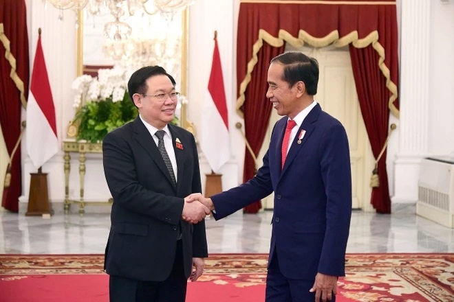 Trong khuôn khổ chuyến thăm chính thức Indonesia, chiều 7/8/2023, tại Jakarta, Chủ tịch Quốc hội Vương Đình Huệ hội kiến Tổng thống Indonesia Joko Widodo. (Ảnh: TTXVN)