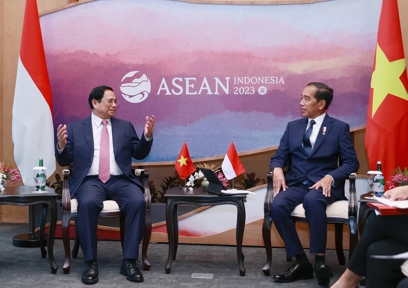 Thủ tướng Phạm Minh Chính gặp Tổng thống Indonesia Yoko Widodo nhân dịp sang dự Hội nghị Cấp cao ASEAN lần thứ 42 tại Labuan Bajo, Indonesia. (Ảnh Dương Giang: TTXVN)