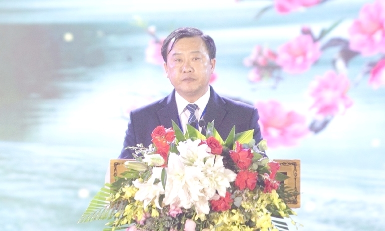Đồng chí Vừ A Bằng, Phó chủ tịch UBND tỉnh Điện Biên, Trưởng Ban tổ chức Lễ hội phát biểu khai mạc,