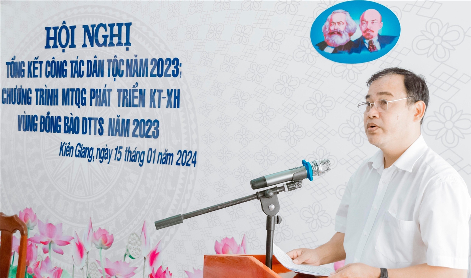 ông Danh Phúc, Trưởng Ban Dân tộc tỉnh Kiên Giang phát biểu tại hội nghị