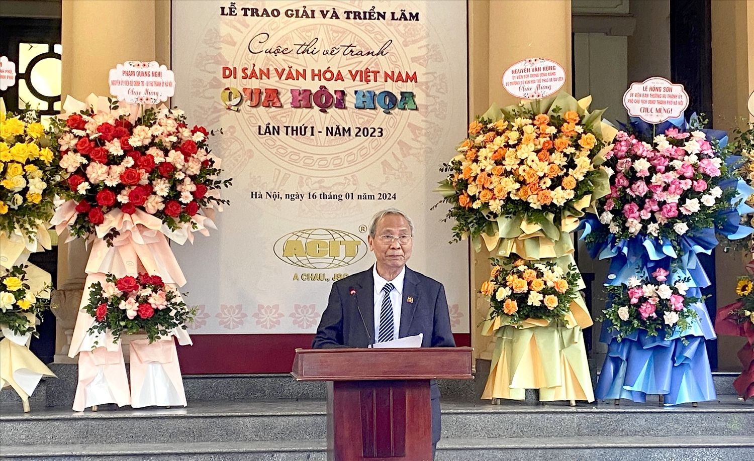 PGS.TS Đỗ Văn Trụ, Chủ tịch Hội Di sản văn hóa Việt Nam phát biểu khai mạc Lễ trao giải .