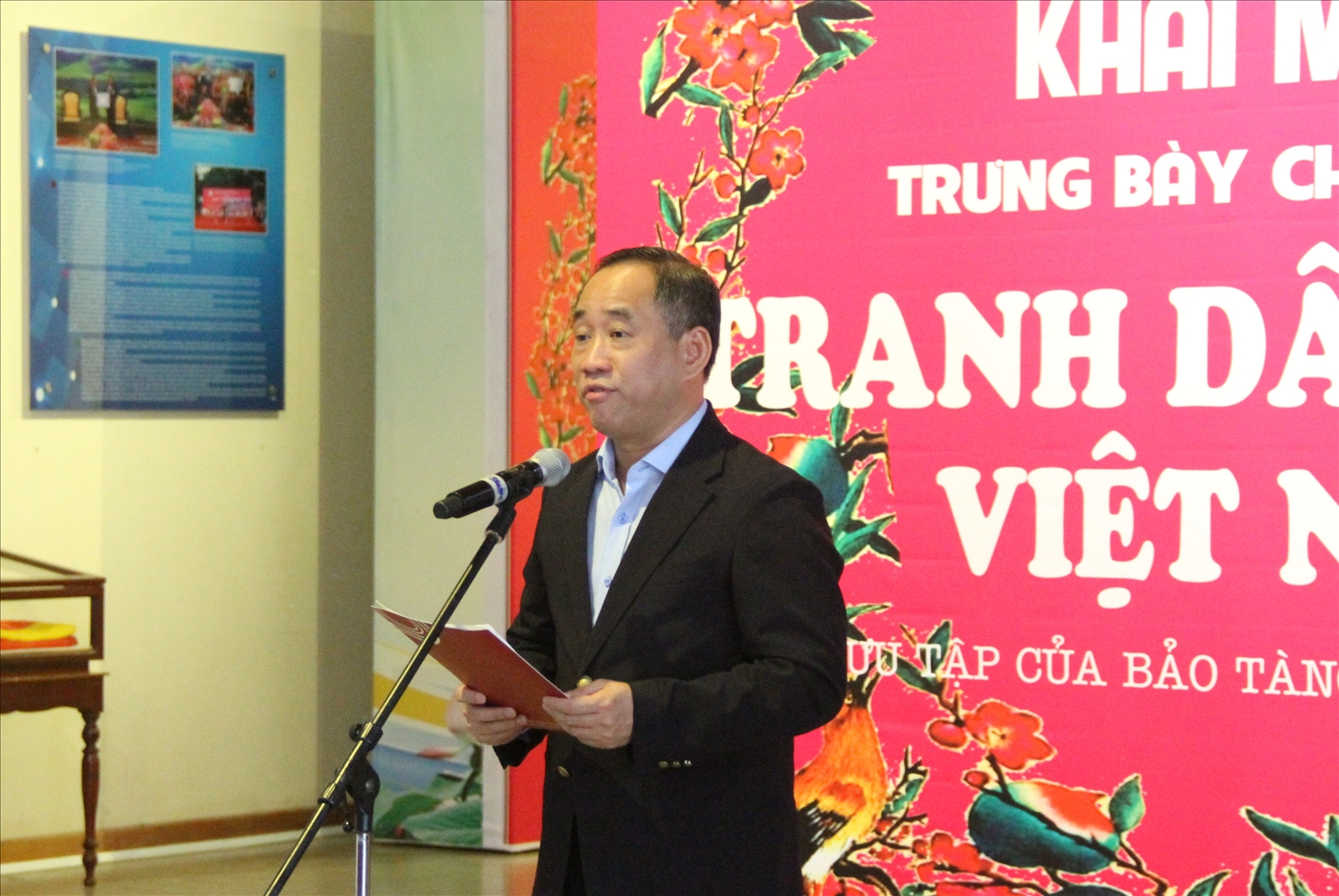 Ông Nguyễn Anh Minh, Giám đốc Bảo tàng Mỹ thuật Việt Nam phát biểu tại buổi khai mạc