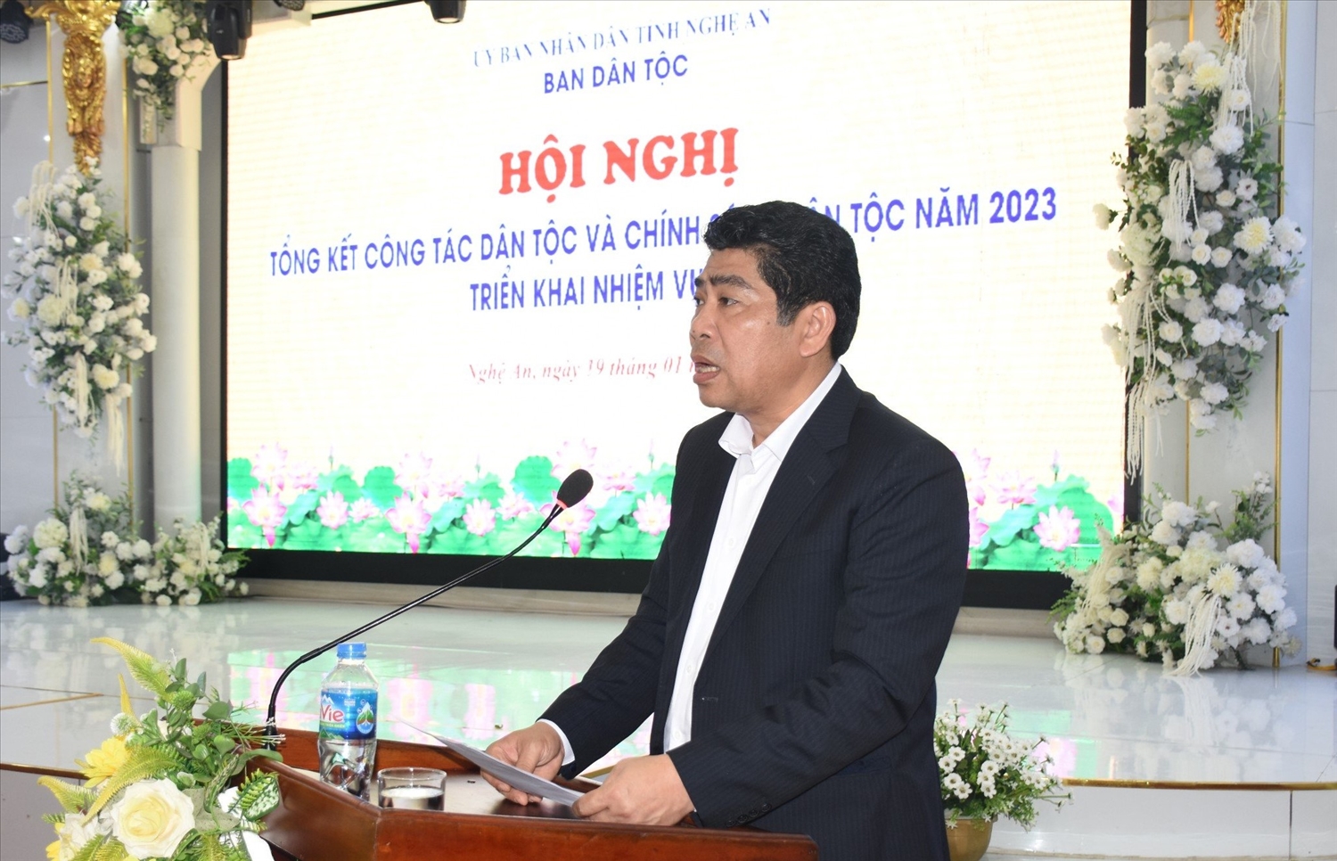 Trưởng Ban Dân tộc Nghệ An Vi Văn Sơn phát biểu khai mạc hội nghị