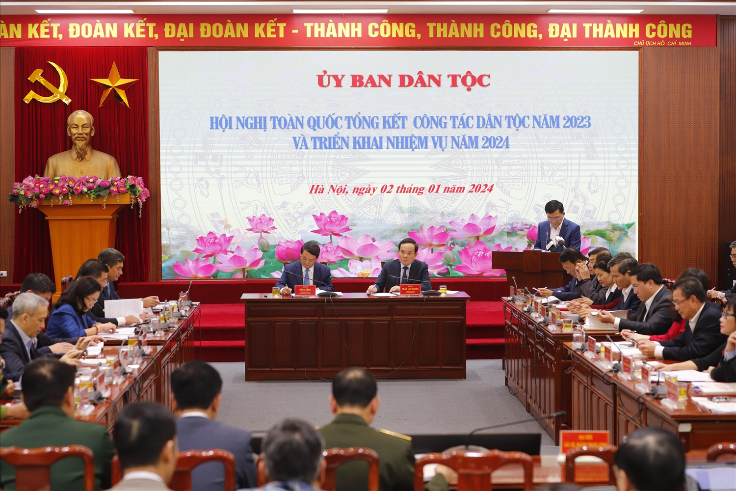 Phó Thủ tướng Trần Lưu Quang và Bộ trưởng, Chủ nhiệm UBDT Hầu A Lềnh đồng chủ trì Hội nghị