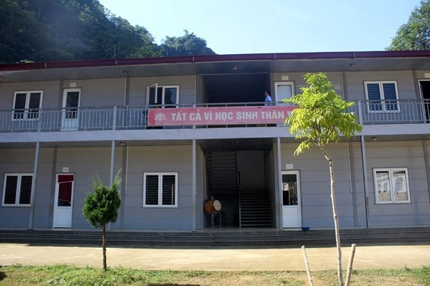 Học sinh Trường tiểu học-THCS Trung Xuân, huyện biên giới Quan Sơn phải học tạm tại khu bán trú cũ dù trường được xây mới, nhưng thiếu công trình phòng cháy chữa cháy nên chưa được bàn giao