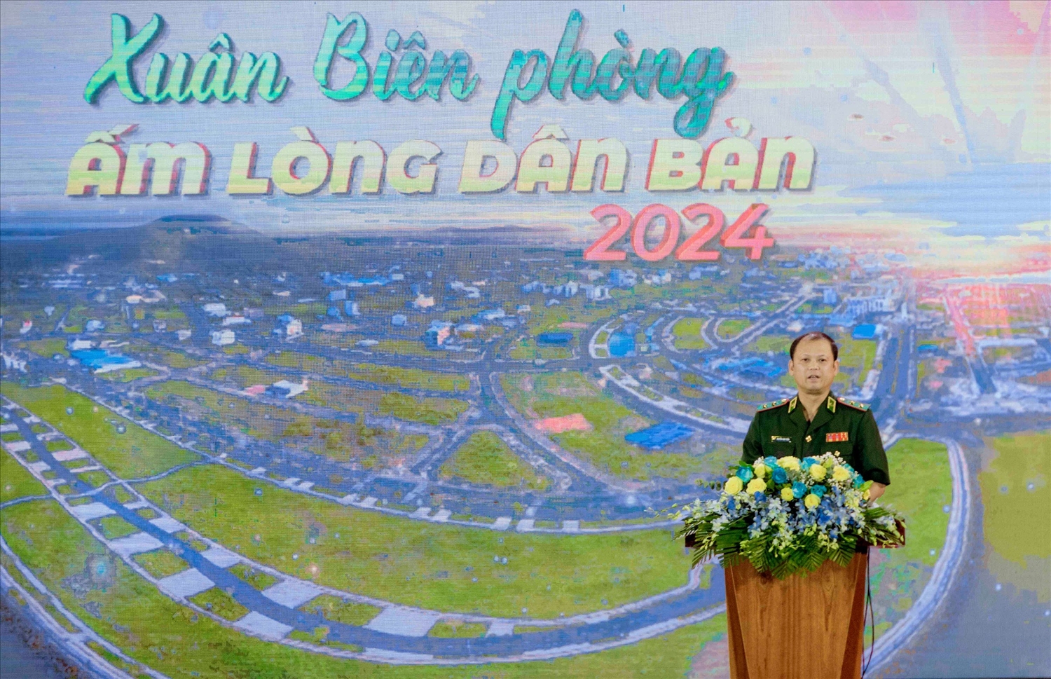 Trung tướng Nguyễn Anh Tuấn, Chính ủy Bộ Tư lệnh BĐBP phát biểu khai mạc Chương trình “Xuân Biên phòng ấm lòng Dân bản” năm 2024 tại TP. Hà Tiên ( Kiên Giang) 