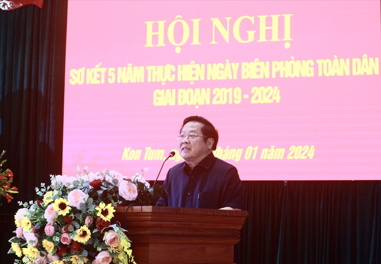Chủ tịch UBND tỉnh Kon Tum Lê Ngọc Tuấn phát biểu tại Hội nghị