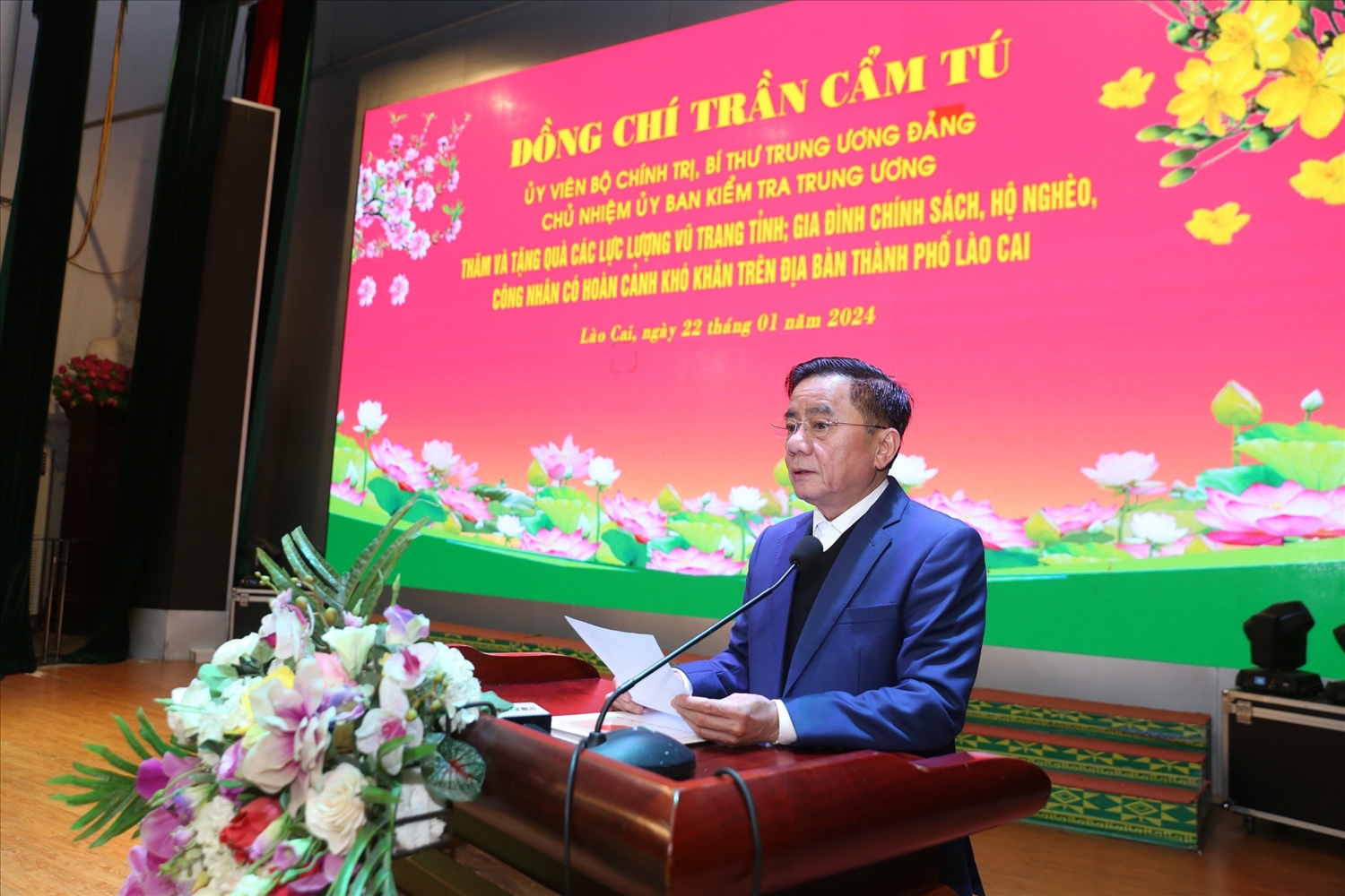Đồng chí Trần Cẩm Tú đề nghị cấp ủy, chính quyền các cấp cần quan tâm chăm lo tết cho người nghèo, người có hoàn cảnh khó khăn