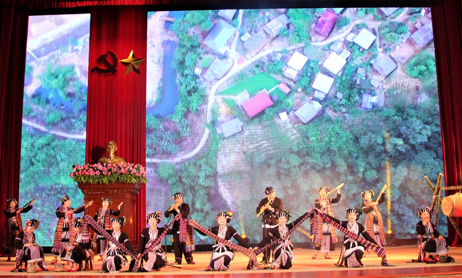 Phụ nữ dân tộc Lự tham gia Ngày hội Văn hóa các dân tộc có số dân dưới 10 nghìn người lần thứ Nhất tại Lai Châu