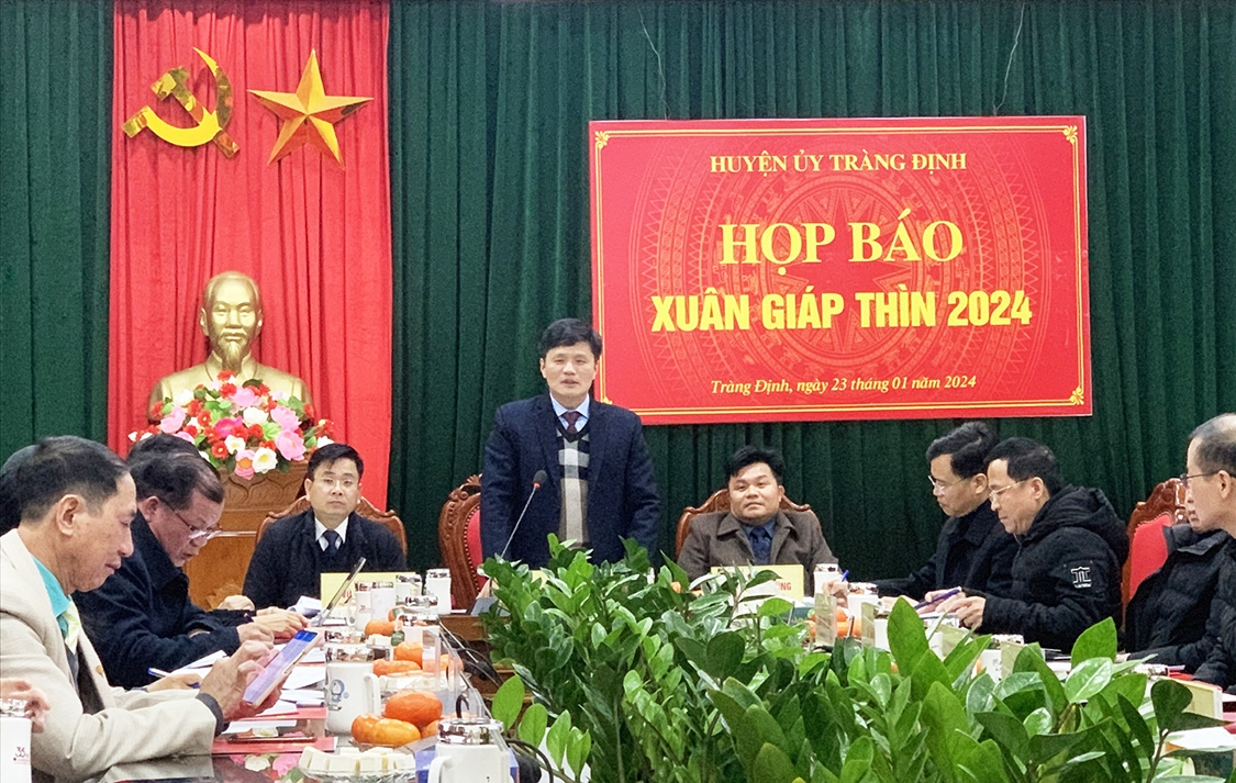 Bí thư Huyện ủy Tràng Định Nguyễn Tuấn Nam phát biểu tại buổi họp