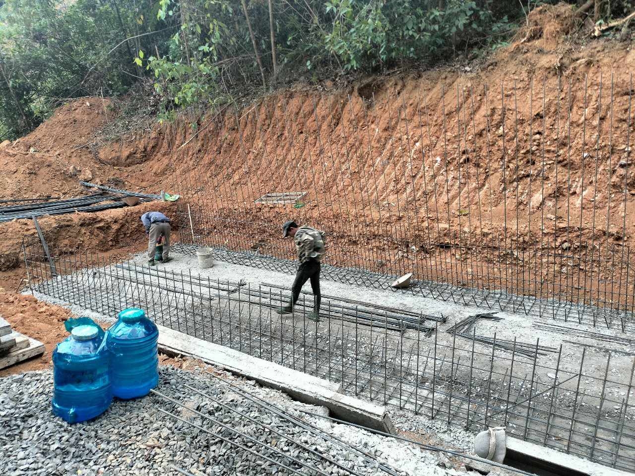 Công trình nước sạch tập trung ở xã Đakrông, huyện Đakrông (Quảng Trị) sử dụng nguồn vốn Chương trình MTQG 1719 thi công giúp nhiều lao động DTTS ở địa phương có việc làm 