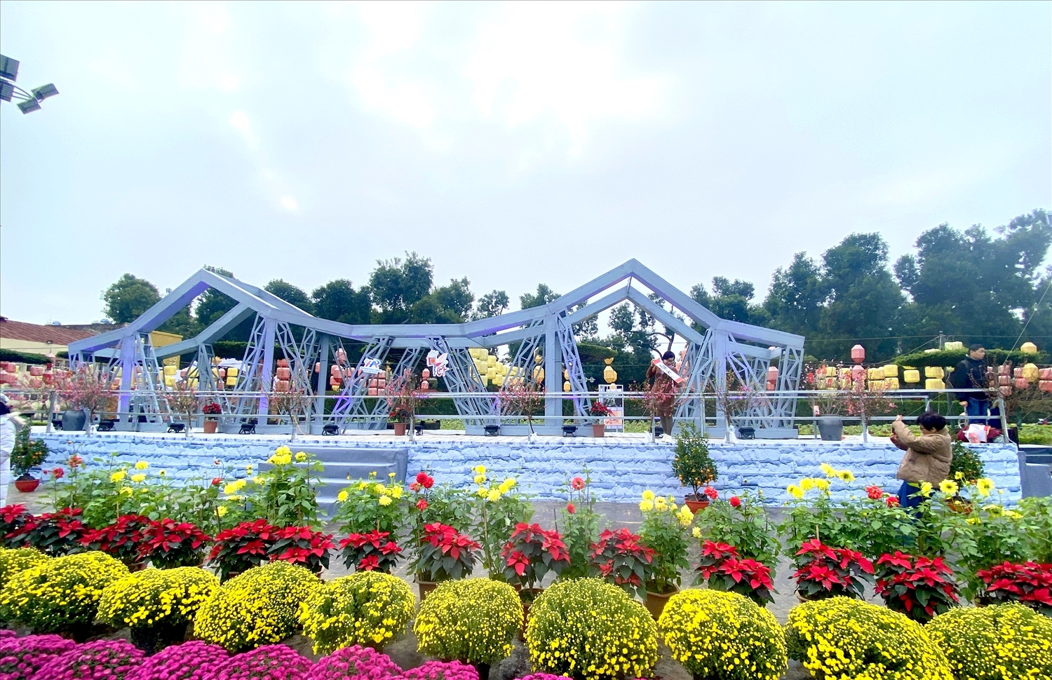 Phối cảnh mùa Xuân bên cây cầu Long Biên tại sự kiện.